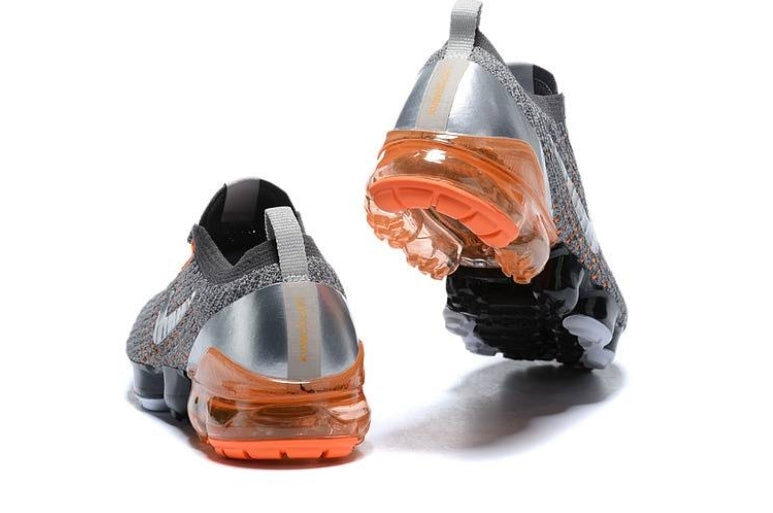Baskets Nike Vapormax 3.0
Dark Grey Total Orange