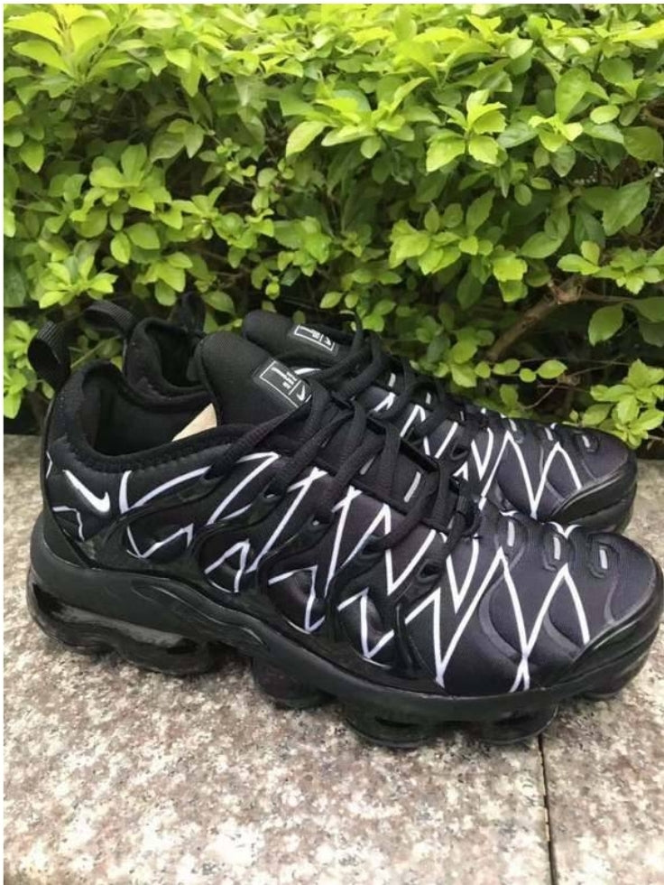Les baskets Nike Tn Air VaporMax Plus combinent un style audacieux et des performances avancées. design unique innovante.de mode.pas cher.le moins cher.