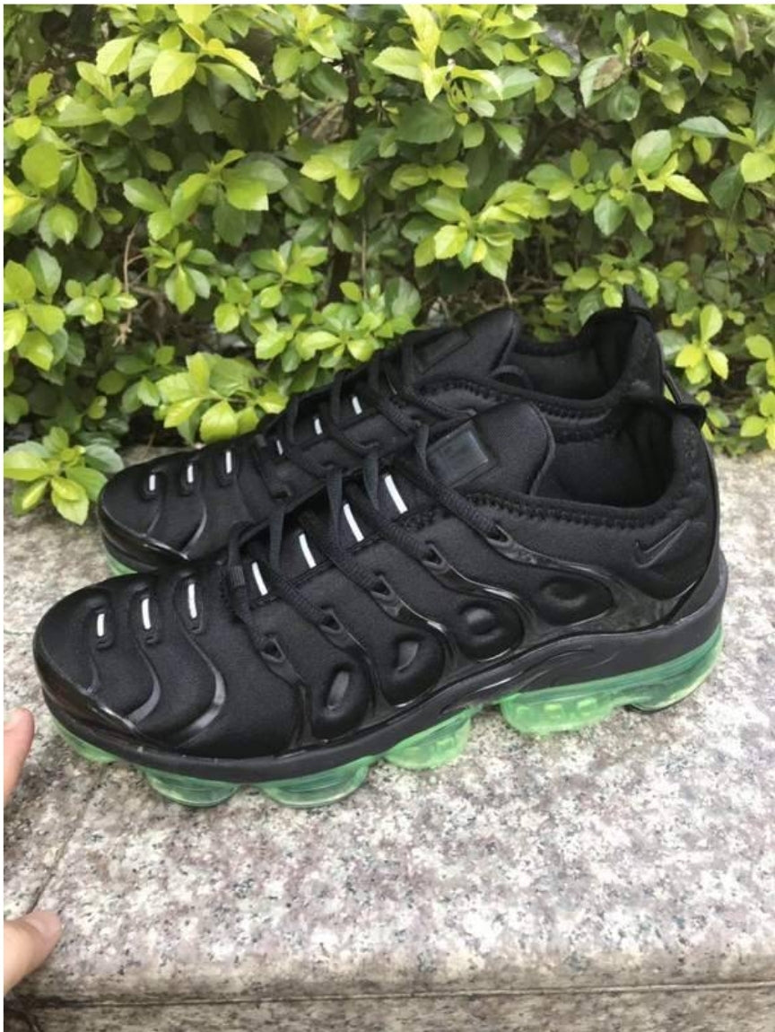 Les baskets Nike Tn Air VaporMax Plus combinent un style audacieux et des performances avancées. design unique innovante.de mode.pas cher.le moins cher.