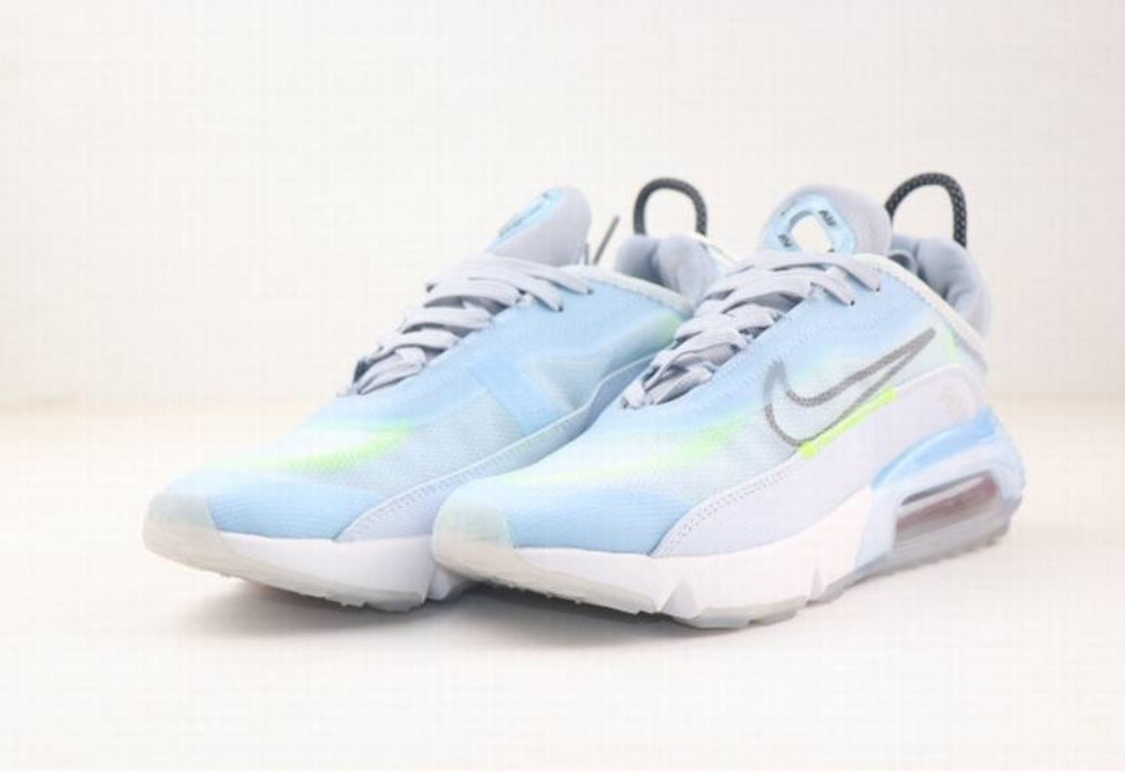 Les baskets Nike Air Max 2090 allient un style futuriste et une innovation technique avancée. Leur design audacieux.pas cher. Le moins cher.