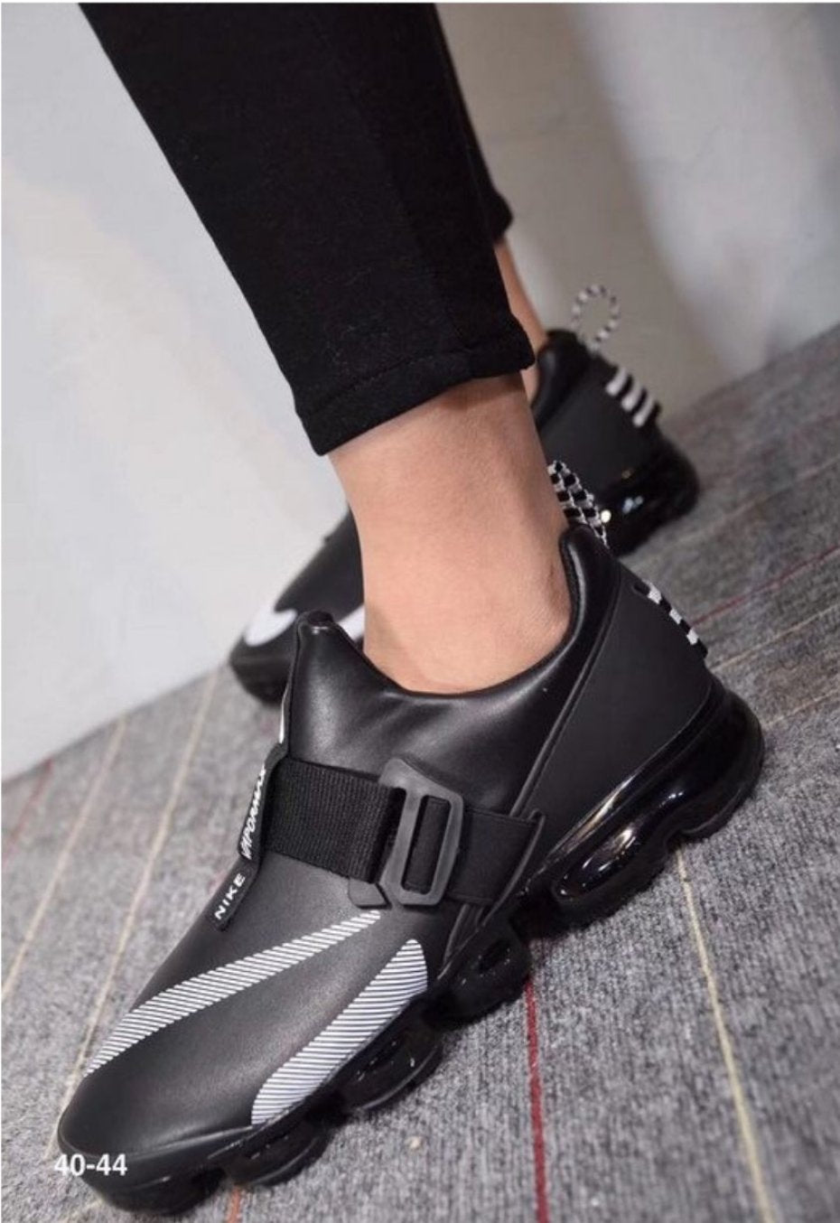 Les baskets Nike Air 2019 combinent style moderne et performance de pointe. Leur design élégant attire tous les regards. Dotées d'une empeigne en mesh respirant.pas cher. Le moins cher.