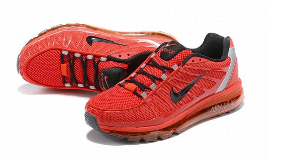 Les baskets Nike Air Shox 2020 allient style moderne et performance avancée. Leur design audacieux et innovant capte l’attention. Pas cher.le moins cher.