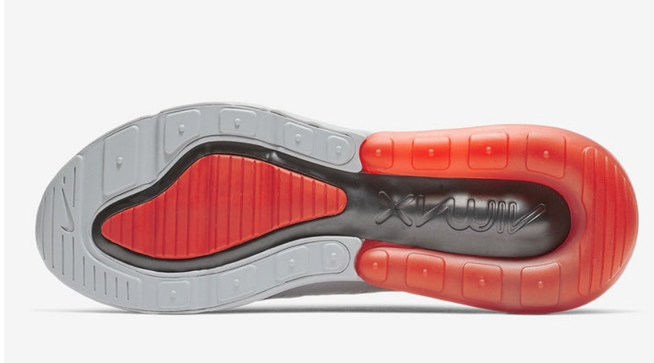 Les Baskets Nike Air Max 270 plus combinent un design élégant et une technologie de pointe. moderne et leur sur toute la longueur.pas cher. Le moins cher.