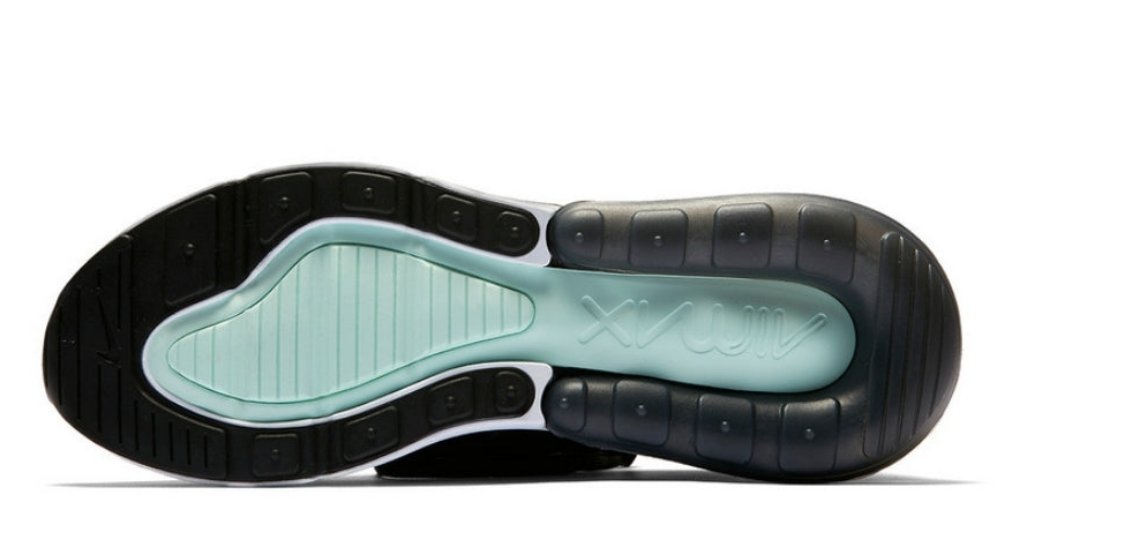 Les Baskets Nike Air Max 270 plus combinent un design élégant et une technologie de pointe. moderne et leur sur toute la longueur.pas cher. Le moins cher.