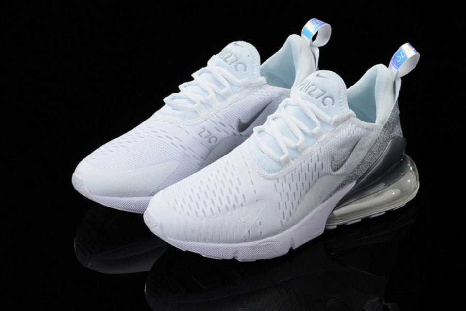 Les Baskets Nike Air Max 270 plus combinent un design élégant et une technologie de pointe. moderne et leur sur toute la longueur.pas cher. Le moins cher.