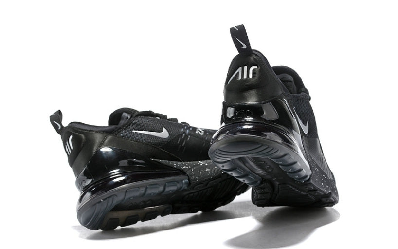 Les Baskets Nike Air Max 270 plus combinent un design élégant et une technologie de pointe. moderne et leur sur toute la longueur.pas cher. Le moins cher.