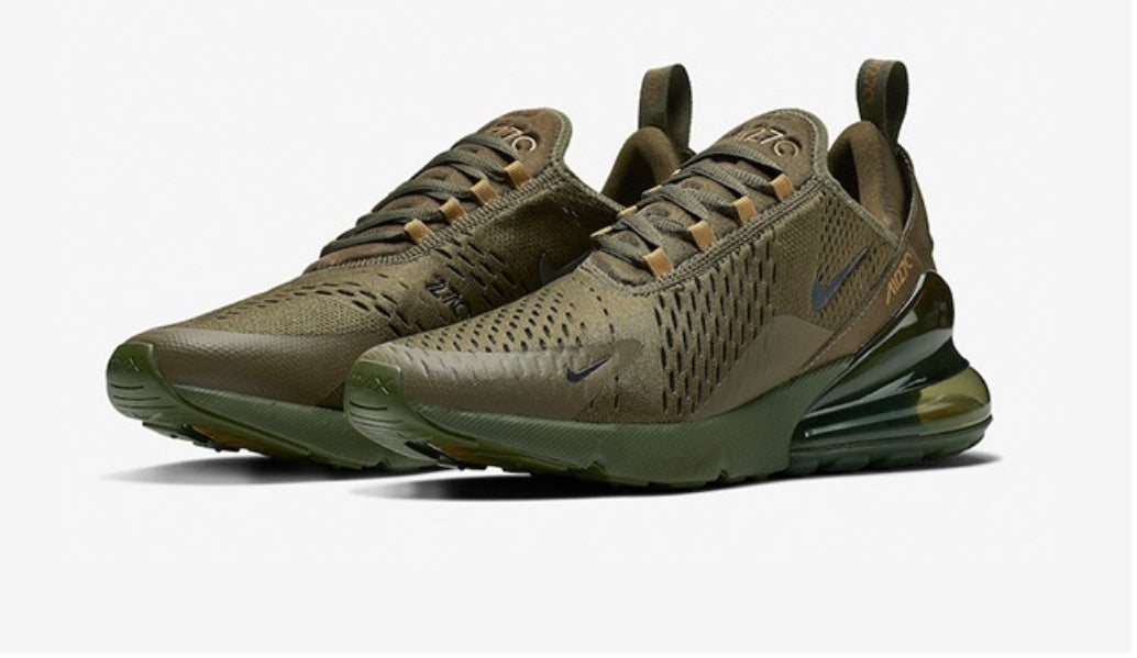 Les Baskets Nike Air Max 270 plus combinent un design élégant et une technologie de pointe. moderne et leur sur toute la longueur.pas cher. Le moins cher.