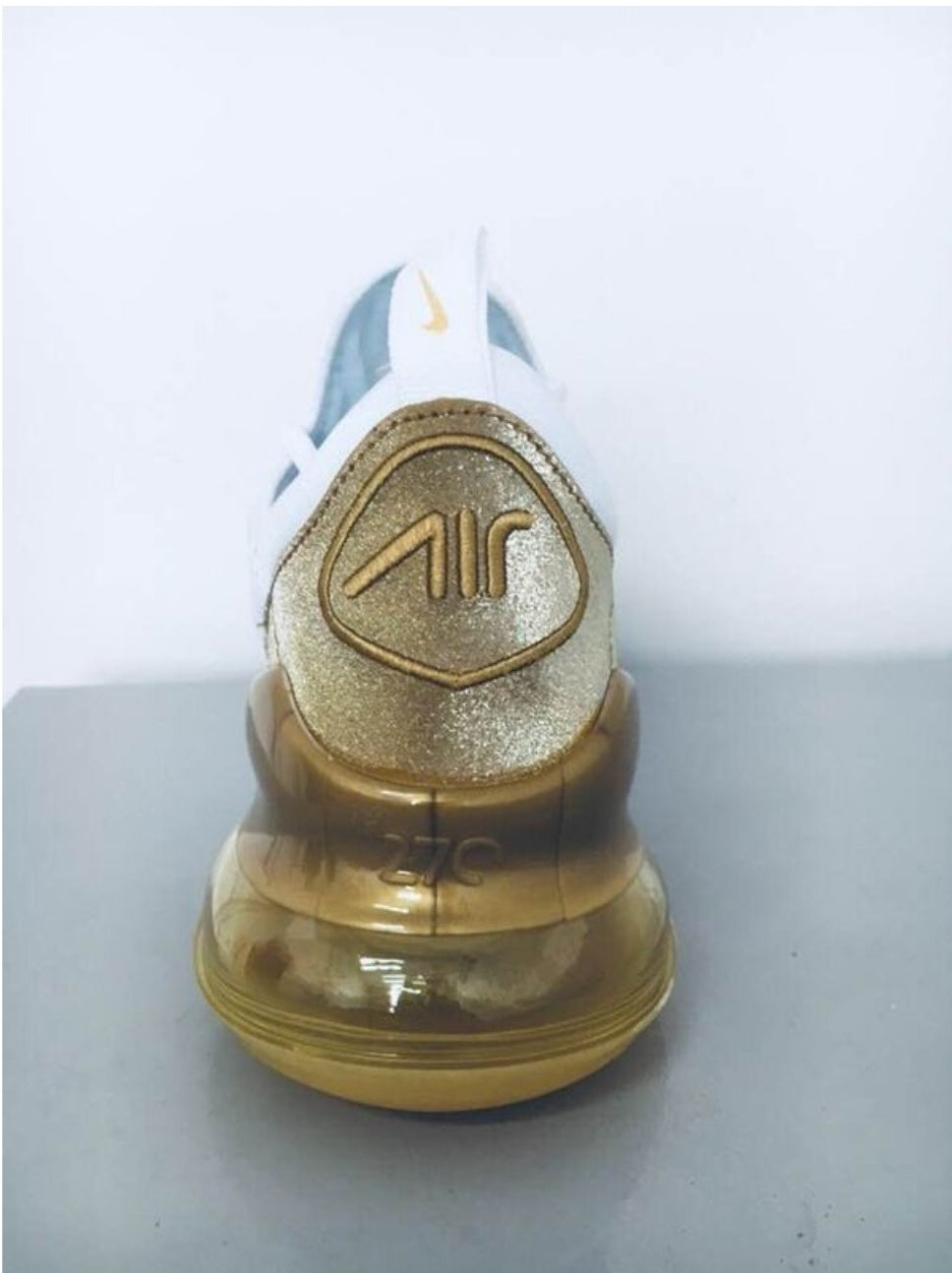 Les Baskets Nike Air Max 270 plus combinent un design élégant et une technologie de pointe. moderne et leur sur toute la longueur.pas cher. Le moins cher.