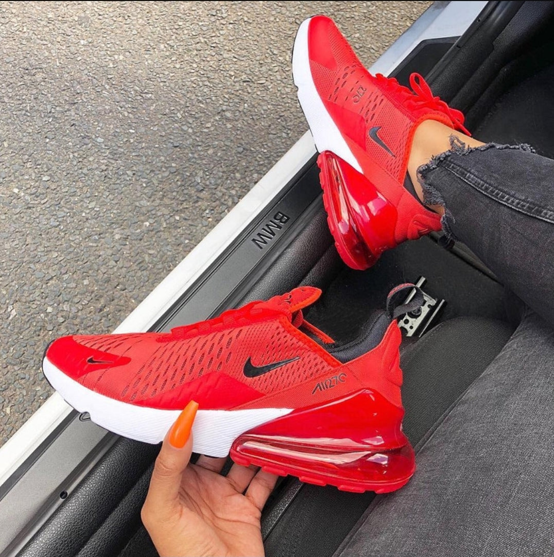 Les Baskets Nike Air Max 270 plus combinent un design élégant et une technologie de pointe. moderne et leur sur toute la longueur.pas cher. Le moins cher.