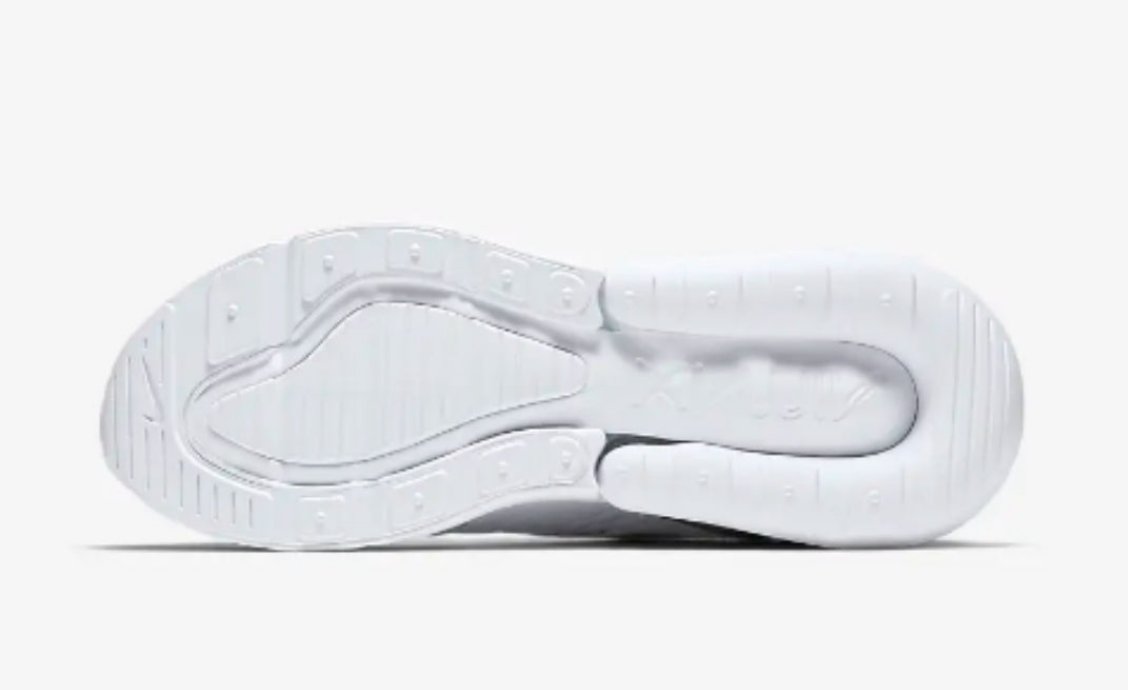 Les Baskets Nike Air Max 270 plus combinent un design élégant et une technologie de pointe. moderne et leur sur toute la longueur.pas cher. Le moins cher.