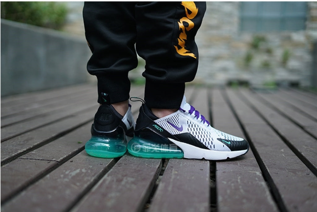 Les Baskets Nike Air Max 270 plus combinent un design élégant et une technologie de pointe. moderne et leur sur toute la longueur.pas cher. Le moins cher.