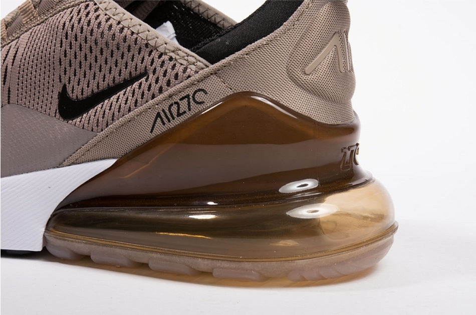 Les Baskets Nike Air Max 270 plus combinent un design élégant et une technologie de pointe. moderne et leur sur toute la longueur.pas cher. Le moins cher.