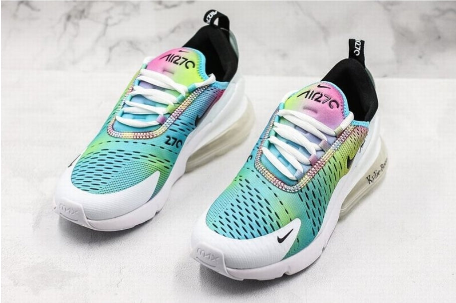 Les Baskets Nike Air Max 270 plus combinent un design élégant et une technologie de pointe. moderne et leur sur toute la longueur.pas cher. Le moins cher.