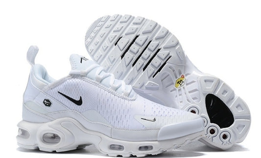 Les Baskets Nike Air Max 270 plus combinent un design élégant et une technologie de pointe. moderne et leur sur toute la longueur.pas cher. Le moins cher.