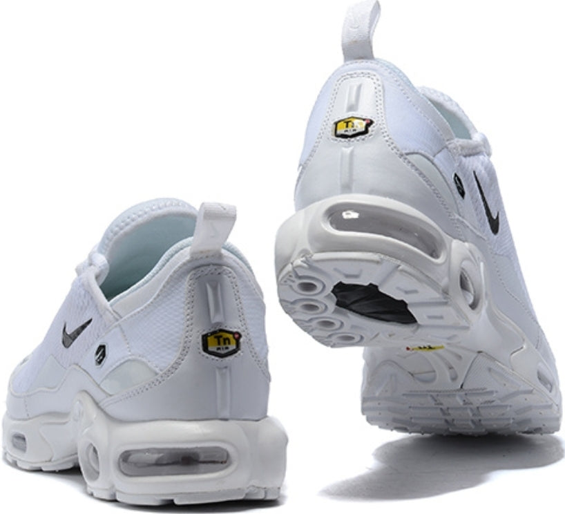 Les Baskets Nike Air Max 270 plus combinent un design élégant et une technologie de pointe. moderne et leur sur toute la longueur.pas cher. Le moins cher.