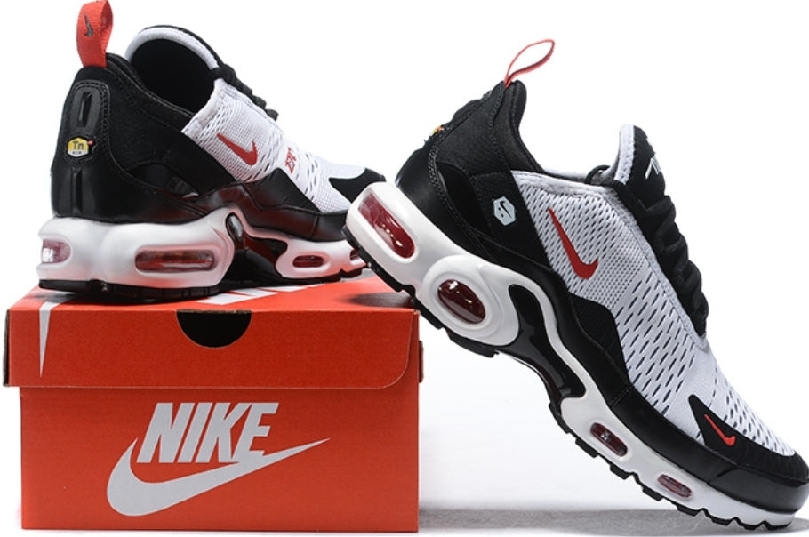 Les Baskets Nike Air Max 270 plus combinent un design élégant et une technologie de pointe. moderne et leur sur toute la longueur.pas cher. Le moins cher.