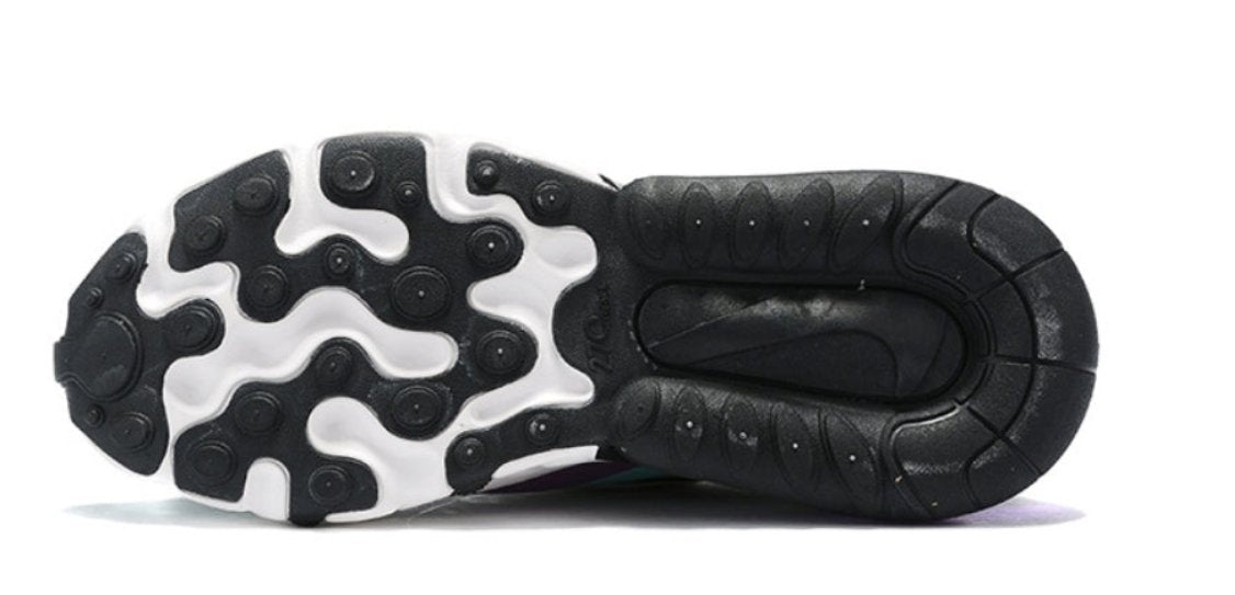 Les baskets Nike React offrent exceptionnelle de style moderne et d'innovation .  design élégant et  choix incontournable.pas cher.le moins cher.