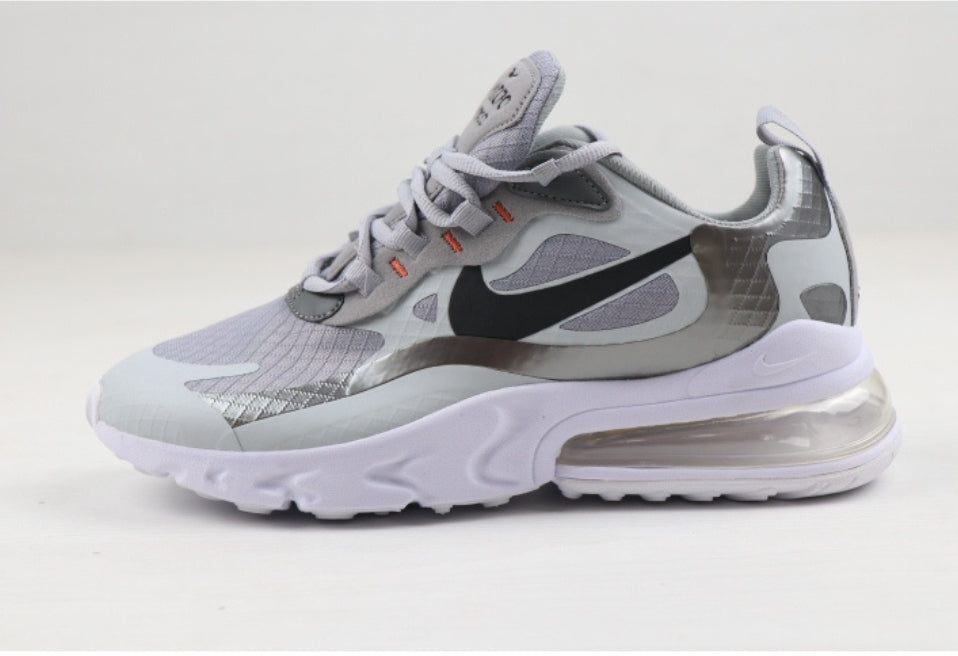 Les baskets Nike React offrent exceptionnelle de style moderne et d'innovation .  design élégant et  choix incontournable.pas cher.le moins cher.