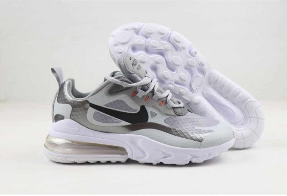 Les baskets Nike React offrent exceptionnelle de style moderne et d'innovation .  design élégant et  choix incontournable.pas cher.le moins cher.