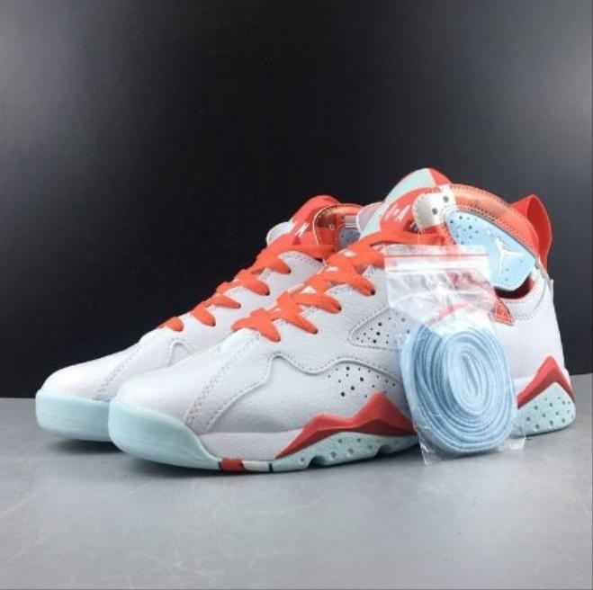 Baskets air Jordan 7 femme Elles ont conquis les amateurs de mode grâce à leur esthétique audacieuse et leurs innovations techniques.