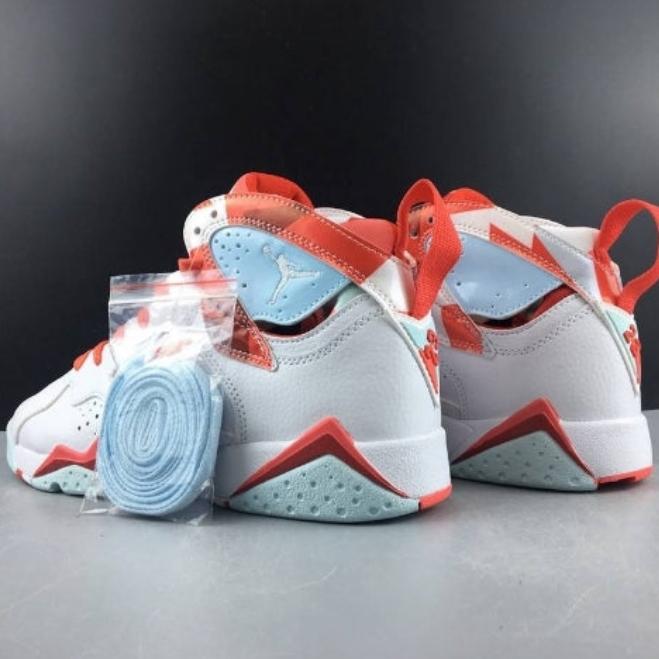 Baskets air Jordan 7 femme Elles ont conquis les amateurs de mode grâce à leur esthétique audacieuse et leurs innovations techniques.