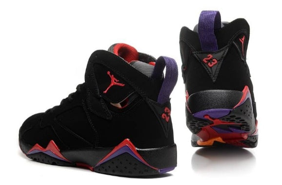 Baskets air Jordan 7 femme Elles ont conquis les amateurs de mode grâce à leur esthétique audacieuse et leurs innovations techniques.