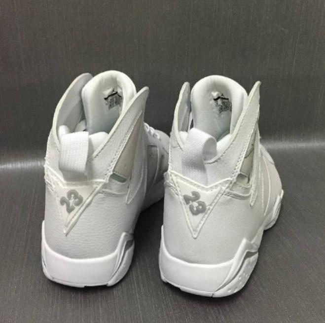 Baskets air Jordan 7 femme Elles ont conquis les amateurs de mode grâce à leur esthétique audacieuse et leurs innovations techniques.