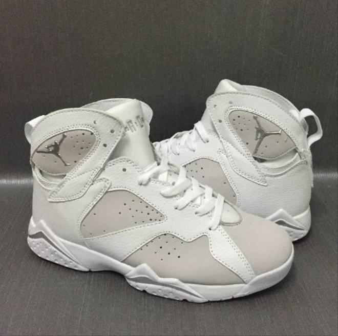 Baskets air Jordan 7 femme Elles ont conquis les amateurs de mode grâce à leur esthétique audacieuse et leurs innovations techniques.