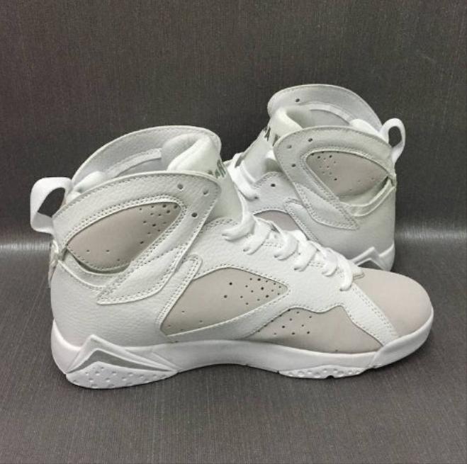 Baskets air Jordan 7 femme Elles ont conquis les amateurs de mode grâce à leur esthétique audacieuse et leurs innovations techniques.