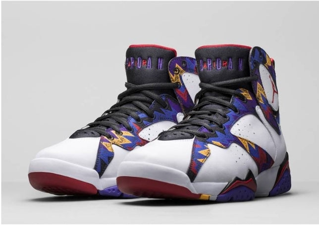 Baskets air Jordan 7 femme Elles ont conquis les amateurs de mode grâce à leur esthétique audacieuse et leurs innovations techniques.