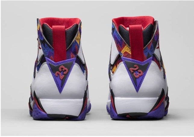 Baskets air Jordan 7 femme Elles ont conquis les amateurs de mode grâce à leur esthétique audacieuse et leurs innovations techniques.