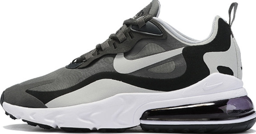 Les baskets Nike React offrent exceptionnelle de style moderne et d'innovation .  design élégant et  choix incontournable.pas cher.le moins cher.