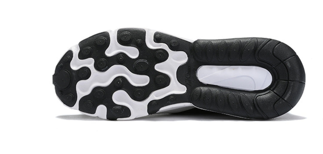 Les baskets Nike React offrent exceptionnelle de style moderne et d'innovation .  design élégant et  choix incontournable.pas cher.le moins cher.