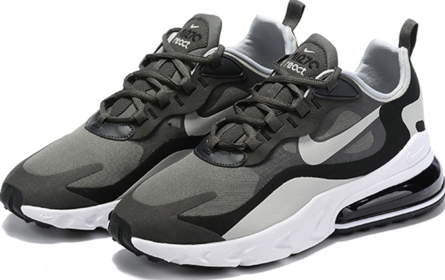 Les baskets Nike React offrent exceptionnelle de style moderne et d'innovation . design élégant et choix incontournable.pas cher.le moins cher.