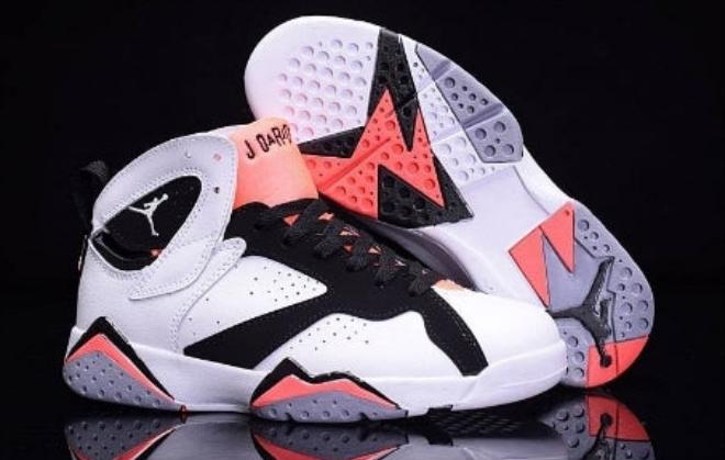 Baskets air Jordan 7 femme Elles ont conquis les amateurs de mode grâce à leur esthétique audacieuse et leurs innovations techniques.