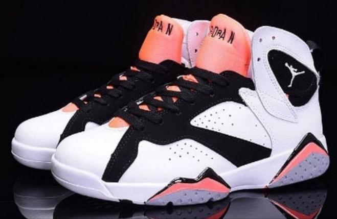 Baskets air Jordan 7 femme Elles ont conquis les amateurs de mode grâce à leur esthétique audacieuse et leurs innovations techniques.