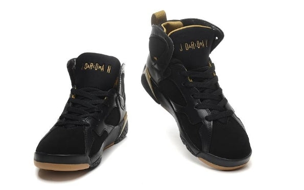 Baskets air Jordan 7 femme Elles ont conquis les amateurs de mode grâce à leur esthétique audacieuse et leurs innovations techniques.