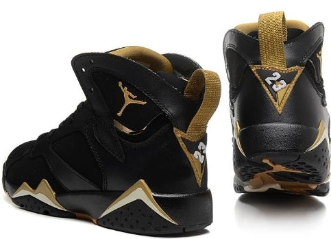 Baskets air Jordan 7 femme Elles ont conquis les amateurs de mode grâce à leur esthétique audacieuse et leurs innovations techniques.