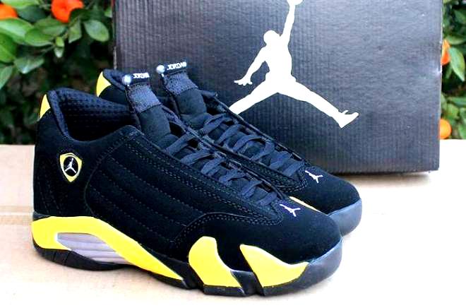Les Air Jordan 14 "Thunder" Femme permettent de personnaliser votre style tout en bénéficiant d’un confort supérieur.