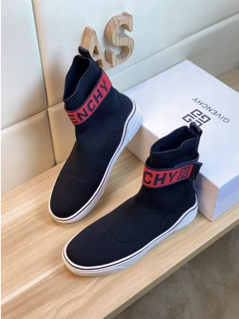 Les baskets sneakers Givenchy incarnent un style emblématique et un luxe contemporain.
leur design élégant.pas cher.le moins cher.