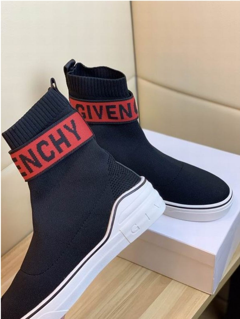 Les baskets sneakers Givenchy incarnent un style emblématique et un luxe contemporain.
leur design élégant.pas cher.le moins cher.