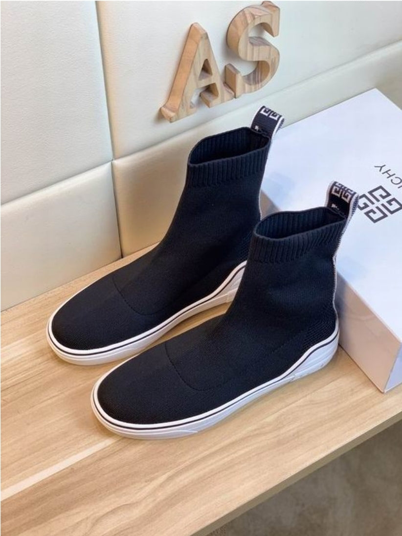 Les baskets sneakers Givenchy incarnent un style emblématique et un luxe contemporain.
leur design élégant.pas cher.le moins cher.