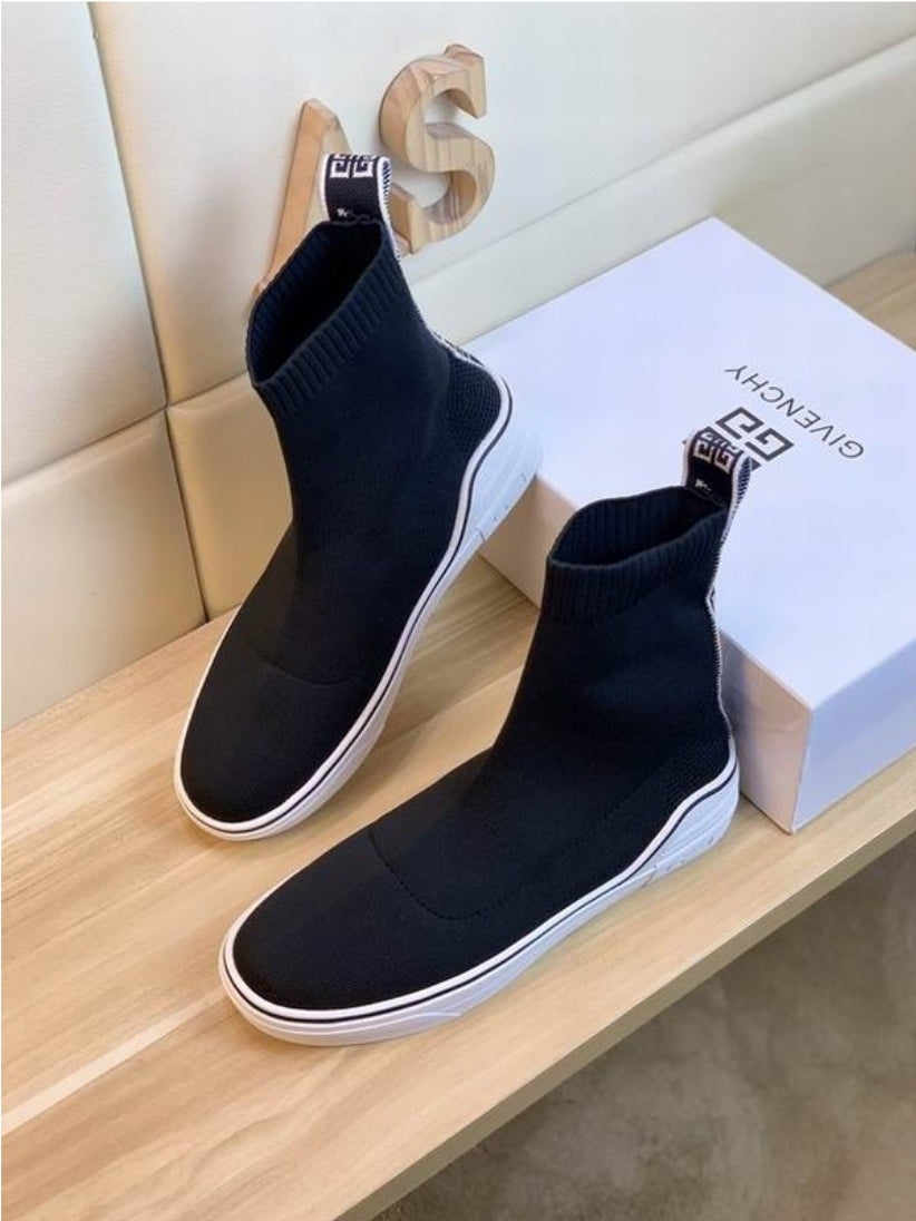 Les baskets sneakers Givenchy incarnent un style emblématique et un luxe contemporain.
leur design élégant.pas cher.le moins cher.