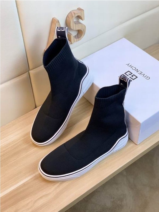 Les baskets sneakers Givenchy incarnent un style emblématique et un luxe contemporain.
leur design élégant.pas cher.le moins cher.