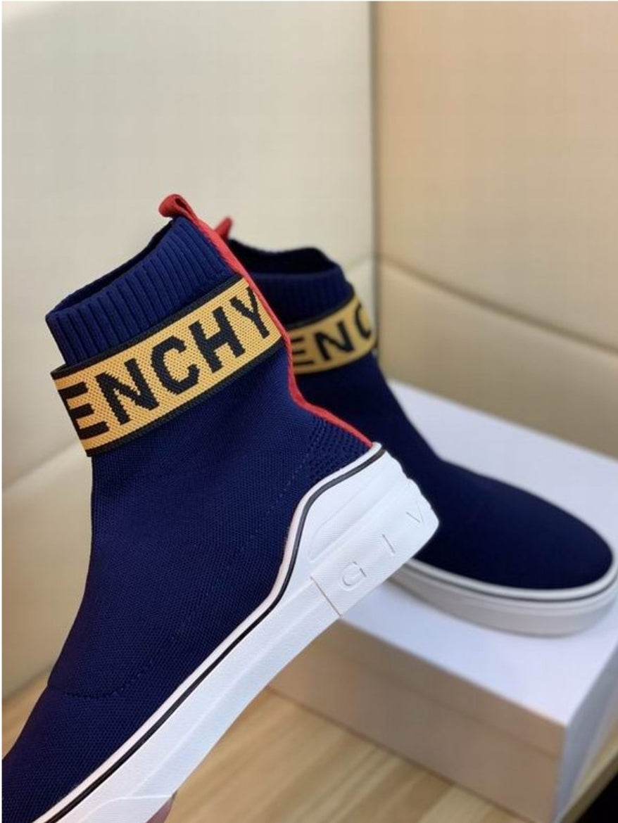 Les baskets sneakers Givenchy incarnent un style emblématique et un luxe contemporain.
leur design élégant.pas cher.le moins cher.