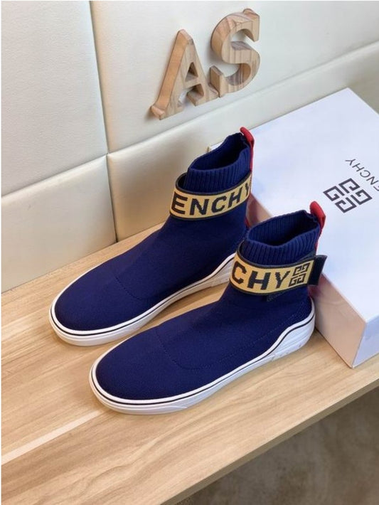 Les baskets sneakers Givenchy incarnent un style emblématique et un luxe contemporain.
leur design élégant.pas cher.le moins cher.