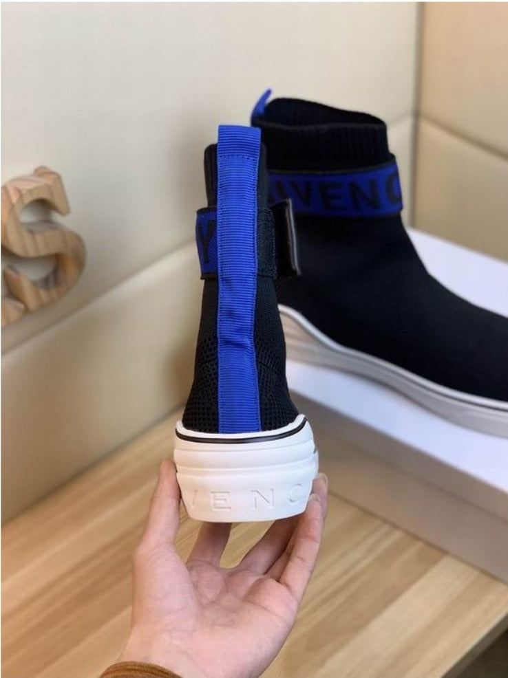 Les baskets sneakers Givenchy incarnent un style emblématique et un luxe contemporain.
leur design élégant.pas cher.le moins cher.