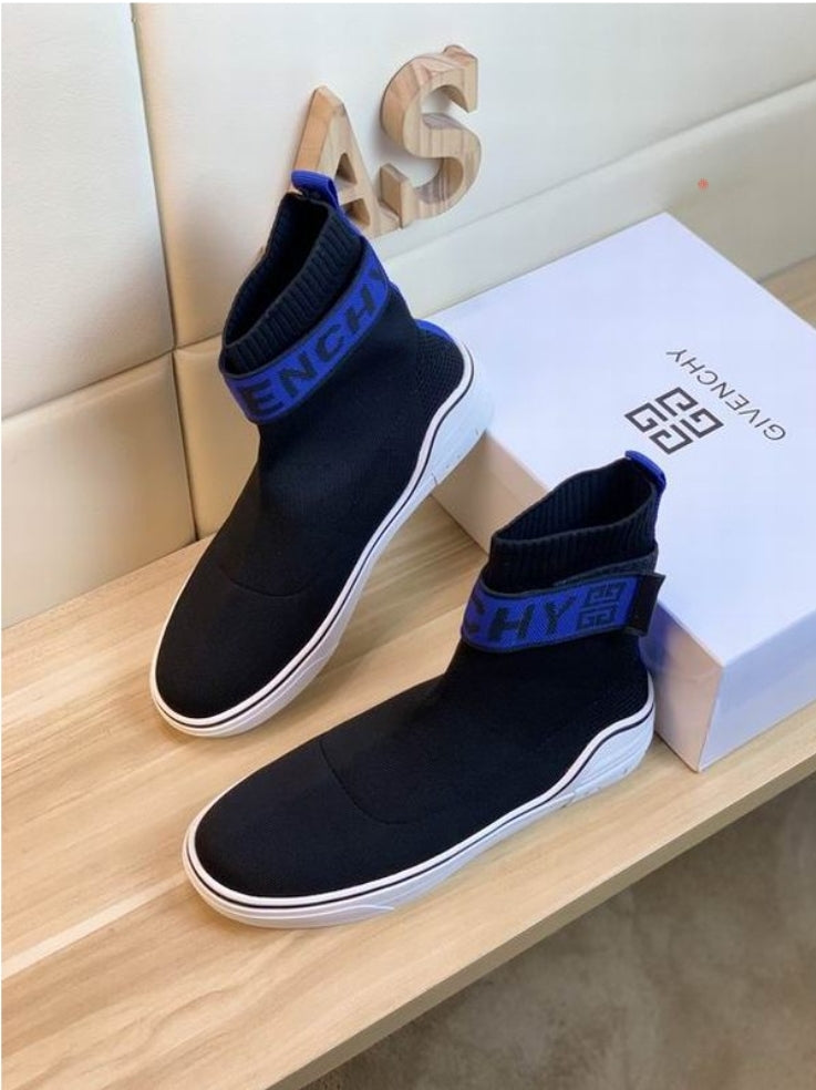 Les baskets sneakers Givenchy incarnent un style emblématique et un luxe contemporain.
leur design élégant.pas cher.le moins cher.
