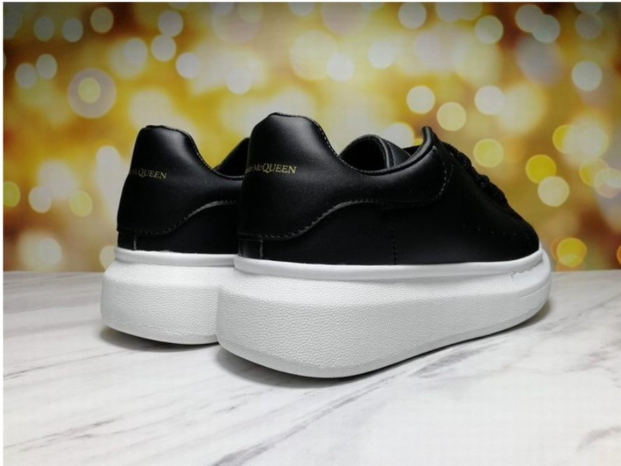 Les baskets Alexander McQueen incarnent un style emblématique et une sophistication ultime.
. leur design avant-gardiste. Pas cher . Le moins cher.