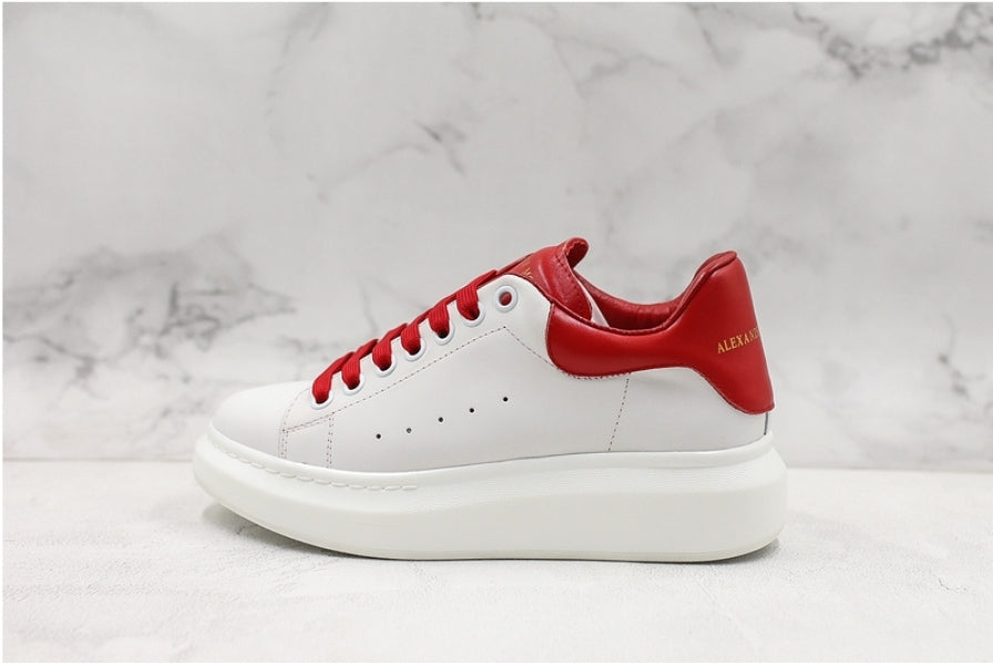 Les baskets Alexander McQueen incarnent un style emblématique et une sophistication ultime.
. leur design avant-gardiste. Pas cher . Le moins cher.